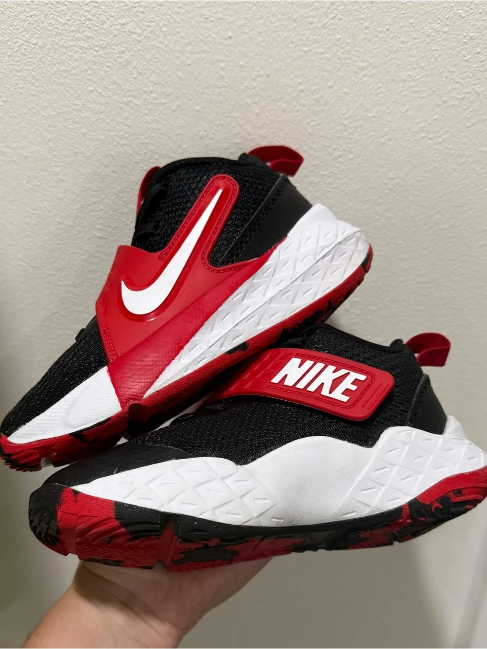 Nike Team Hustle D 12 size 10.5c